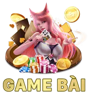 Bàn chơi Baccarat với các lá bài và chip cược